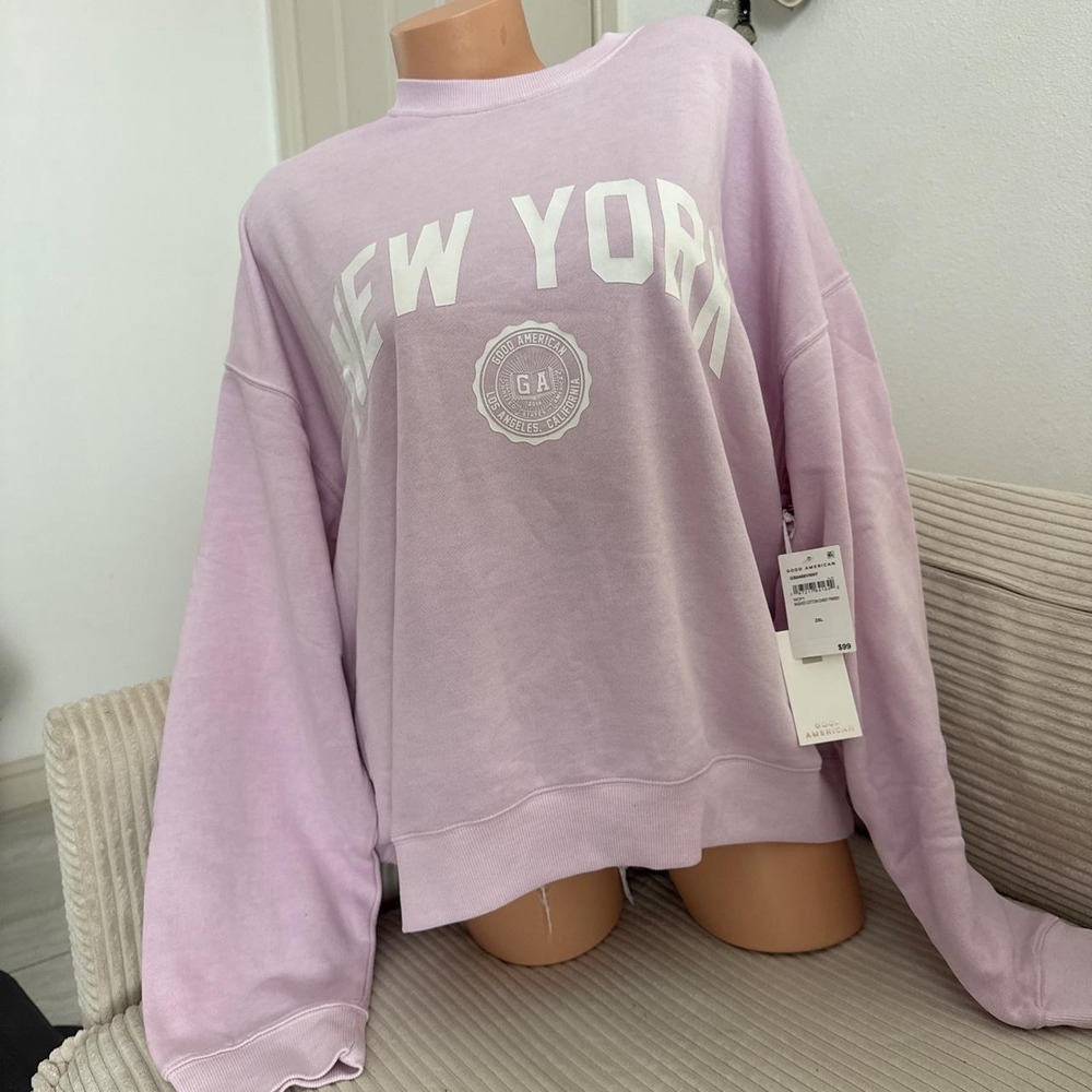 NWT Good American Brushed Fleece New York lilac Graphic Sweatshirt